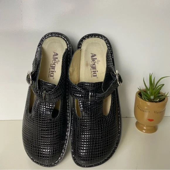 Alegria Black Textured Clog Shoes - Picture 5 of 8